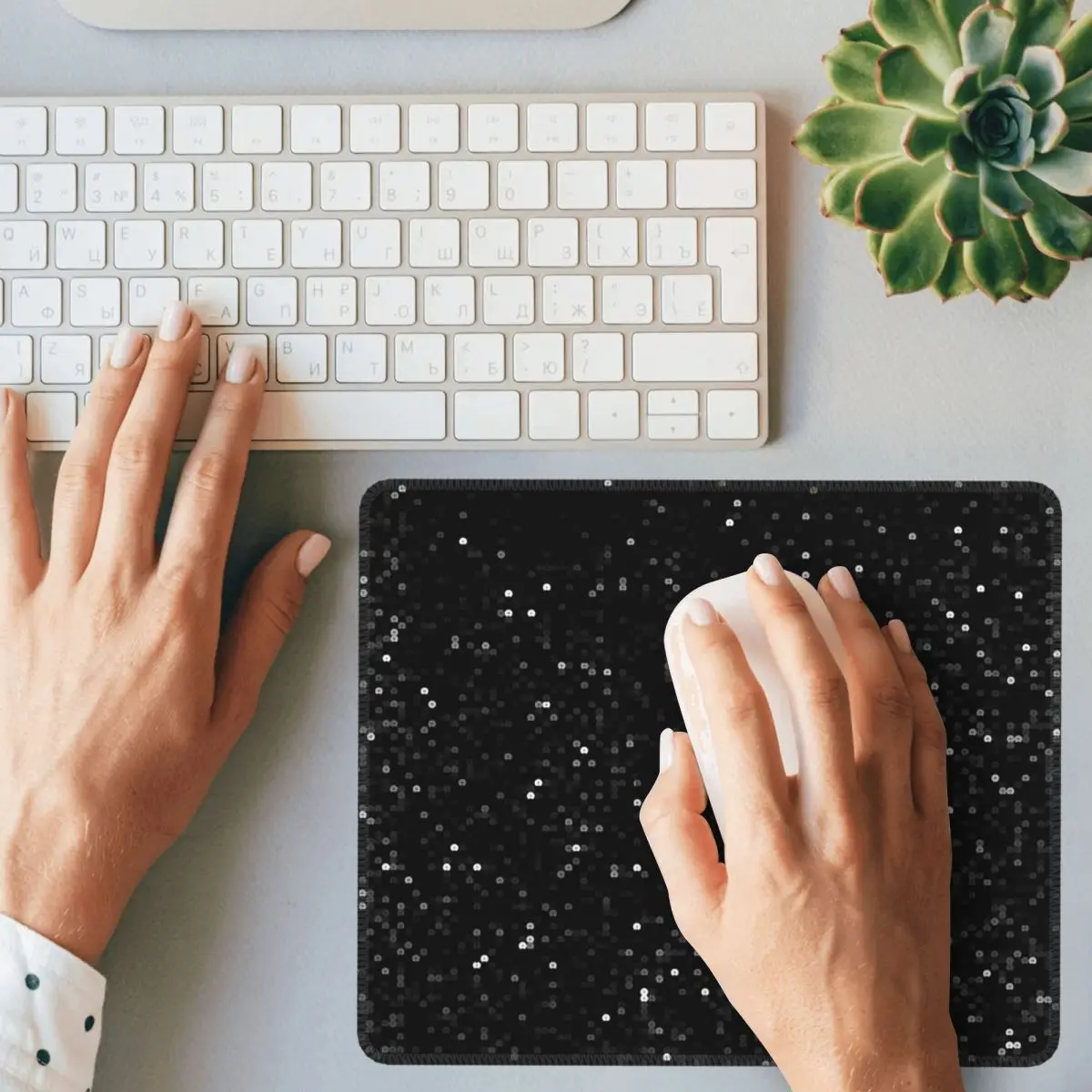 Printed Image Of Black Sequins - Laptop Accessories Images 评论和价格